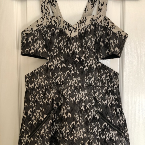 Topshop cut out dress 🖤 - Picture 8 of 8